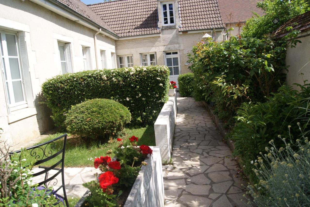 Hotel La Cognette A 25 Kilometres De Chateauroux Et 30 Kilometres De Bourges Issoudun Exterior photo